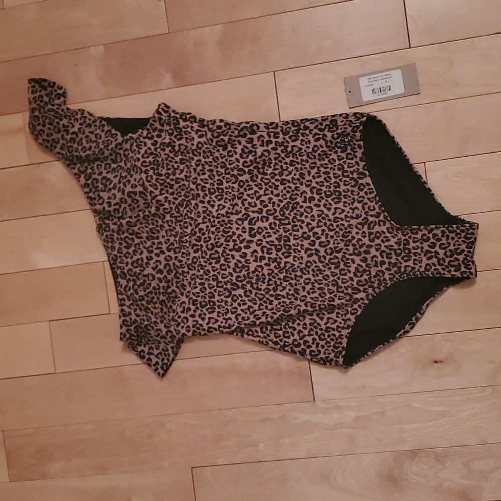 NWT albion fit The Jane Icon size Medium